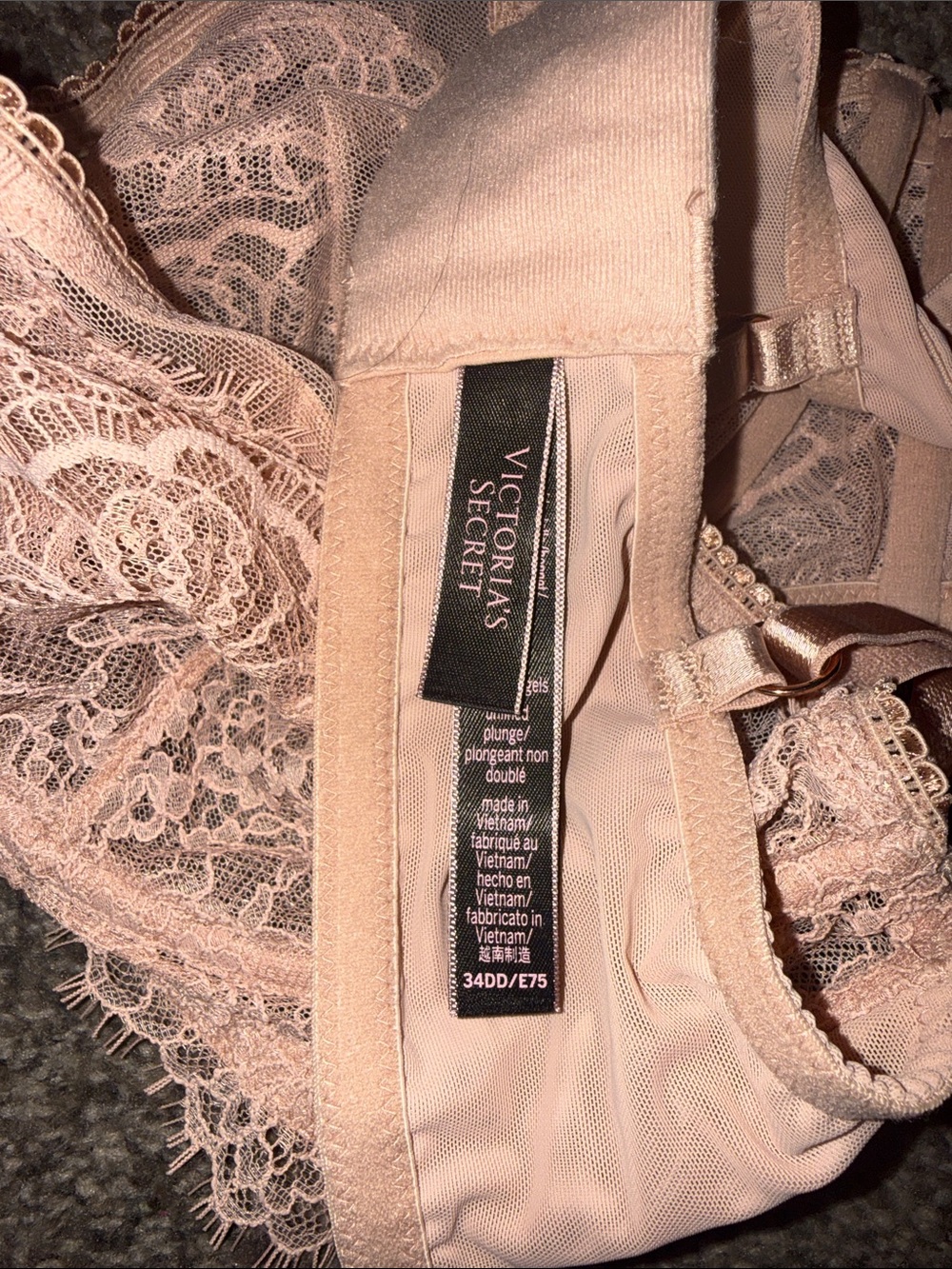 Victoria's Secret Lace Plunge Bra in Soft Blush Pink